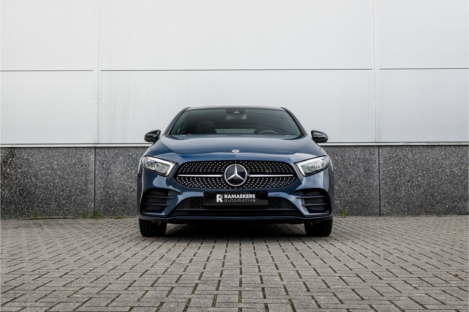 Mercedes-Benz A-Klasse 250 e AMG Line Pano / Sfeerverlichtin, Auto's, Dealer onderhouden, Gebruikt, 4 cilinders, Met garantie (alle)