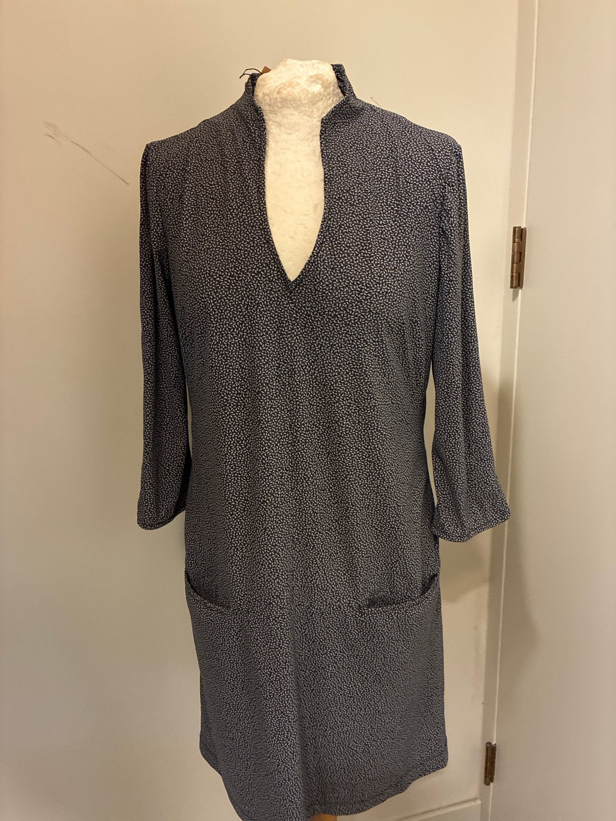 LaDress Sade jurk zwart wit travelstof maat S zgan, Ophalen of Verzenden, Zo goed als nieuw, Maat 36 (S), Zwart