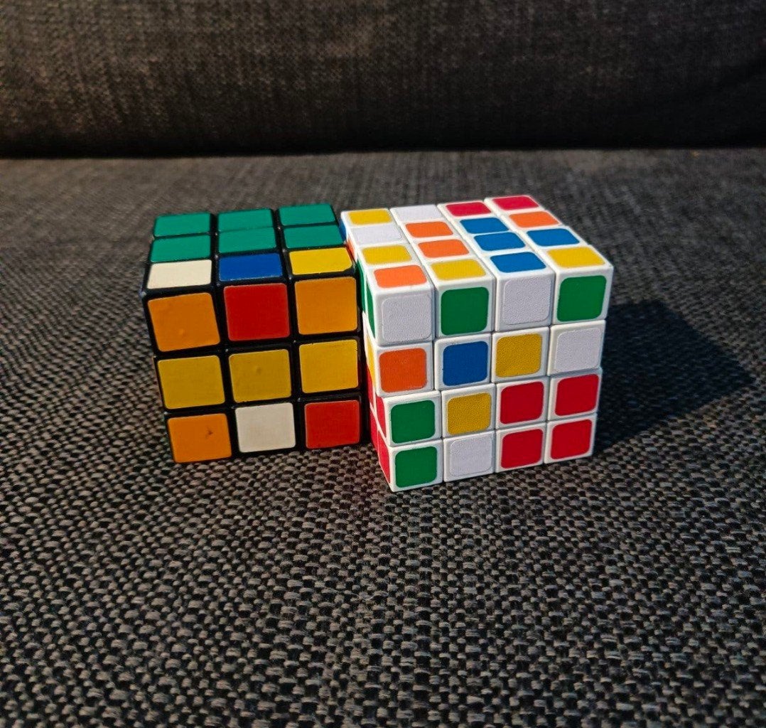 Rubik's Kubus Set: Klassieke 3x3 en Uitdagende 4x4, Ophalen of Verzenden, Gebruikt, Puzzelen