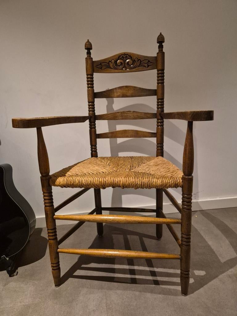 Spaanse armstoel met biezen zitting, Antiek en Kunst, Antiek | Meubels | Stoelen en Banken, Ophalen