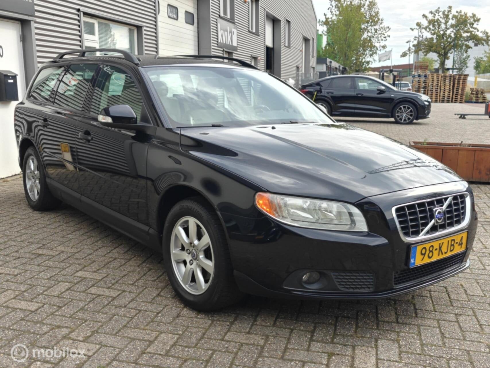 Volvo V70 2.0 Clima Cruise LM Volleer Parkeersensor Trekhaak, 145 pk, 4 cilinders, Verwarmde buitenspiegels, Zwart