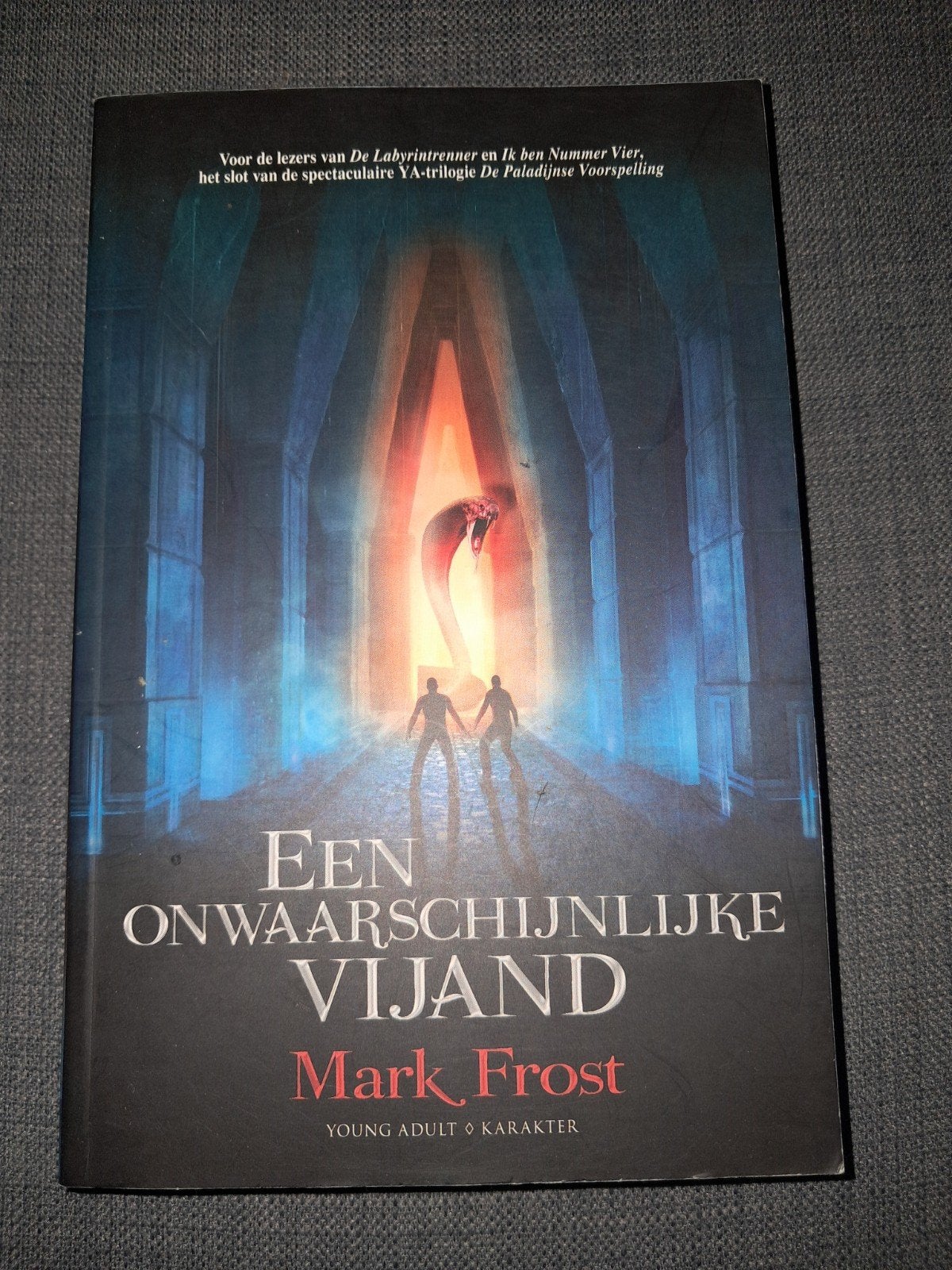 Een Onwaarschijnlijke Vijand - Mark Frost (Young Adult), Boeken, Ophalen of Verzenden, Zo goed als nieuw, Mark Frost, Fictie