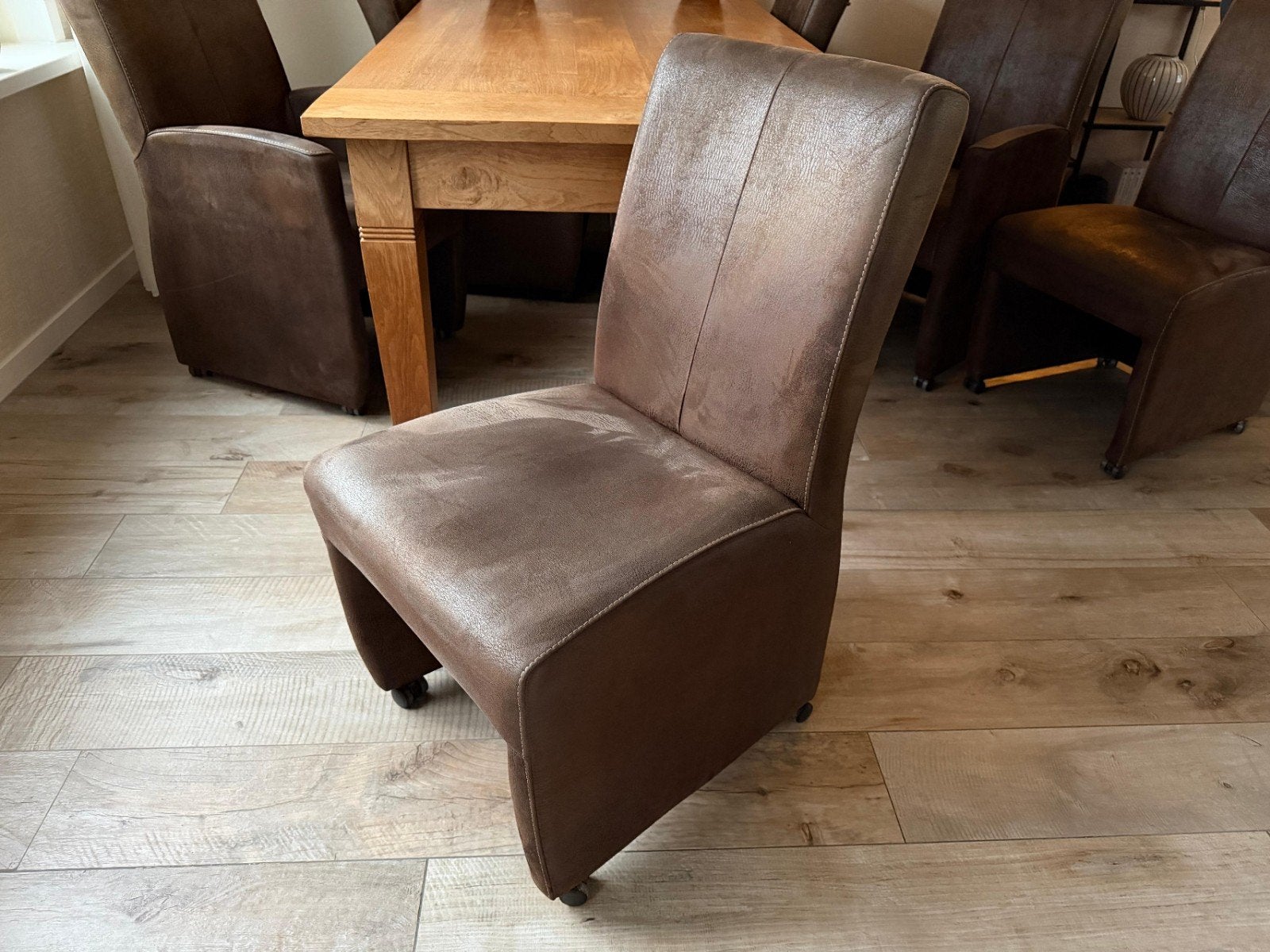 6 Microleder Stoelen op Wieltjes - 2 met Leuning, 4 zonder, Ophalen, Overige materialen, Gebruikt, Bruin