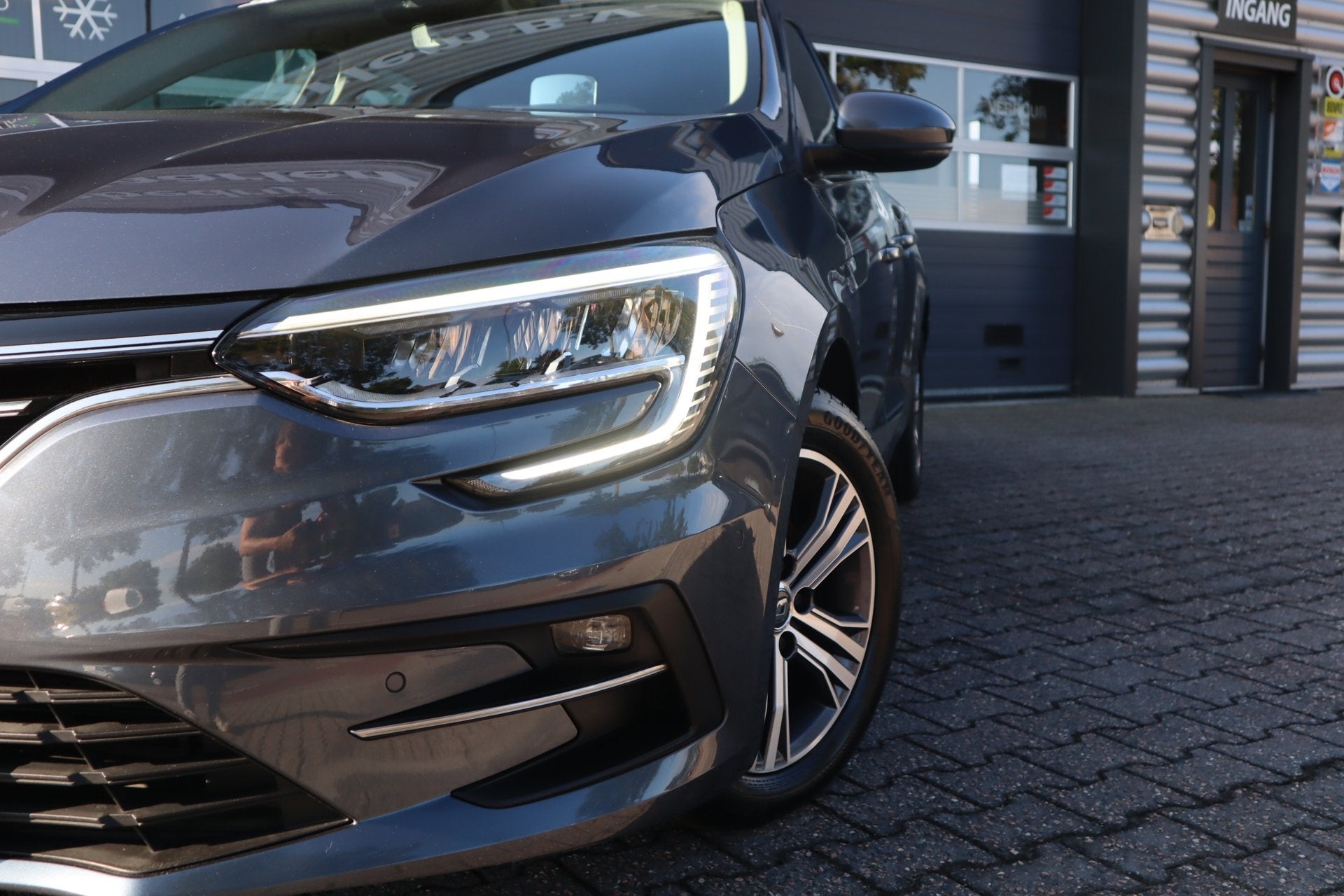 Renault Mégane Estate 1.6 E-Tech Plug-In Hybrid 160 Intens, Auto's, Automatische klimaatregeling, 77 km/l, Gebruikt, 4 cilinders