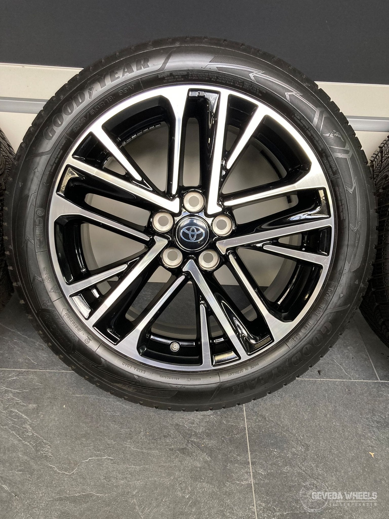 18” originele Toyota C-hr velgen + winterbanden 5x114.3 TPMS, 18 inch, Gebruikt, -, -