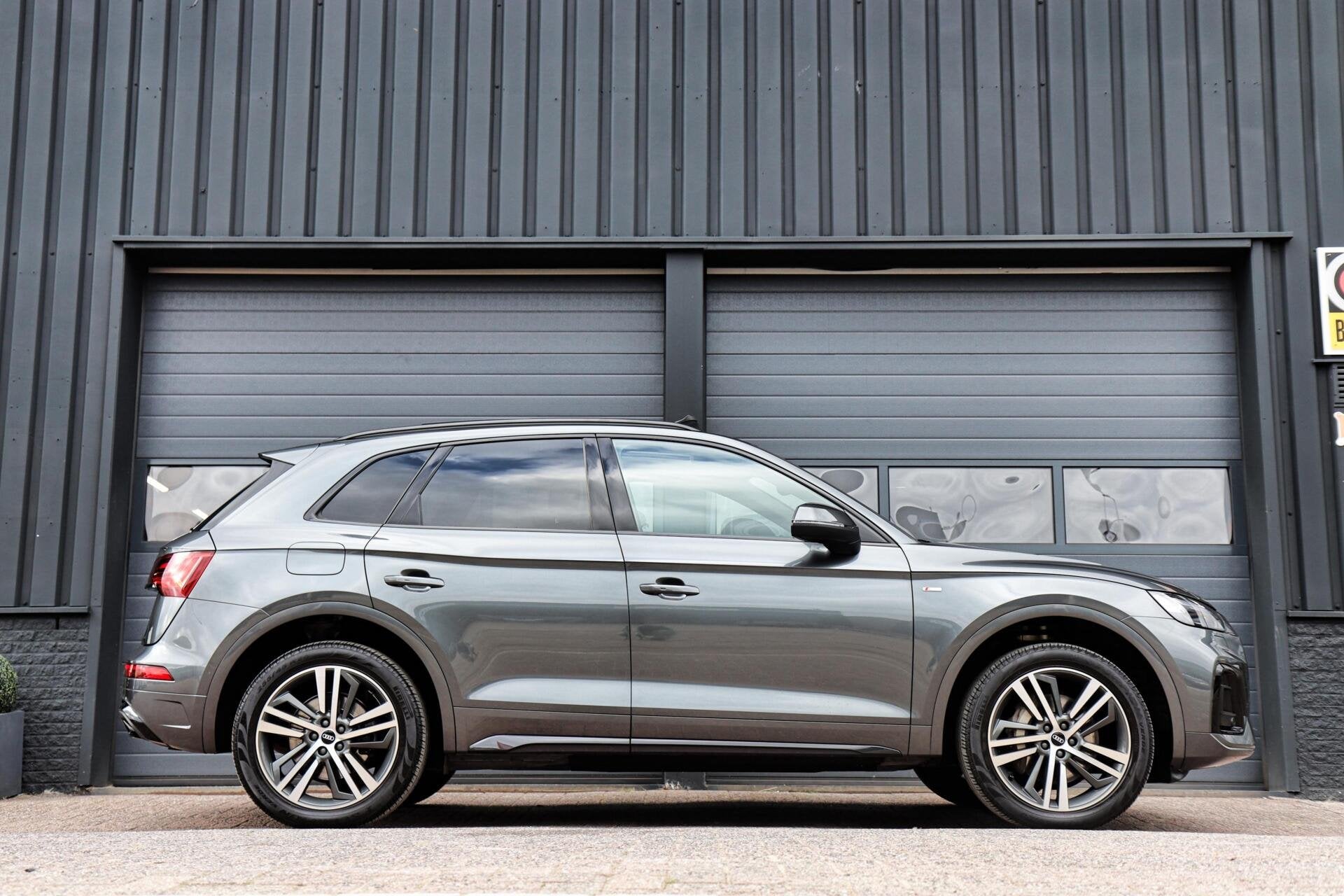 Audi Q5 55 TFSIe Quattro Competition 3x S-Line /LED-MATRIX/P, Auto's, Audi, Automaat, 2005 kg, Gebruikt, Bedrijf