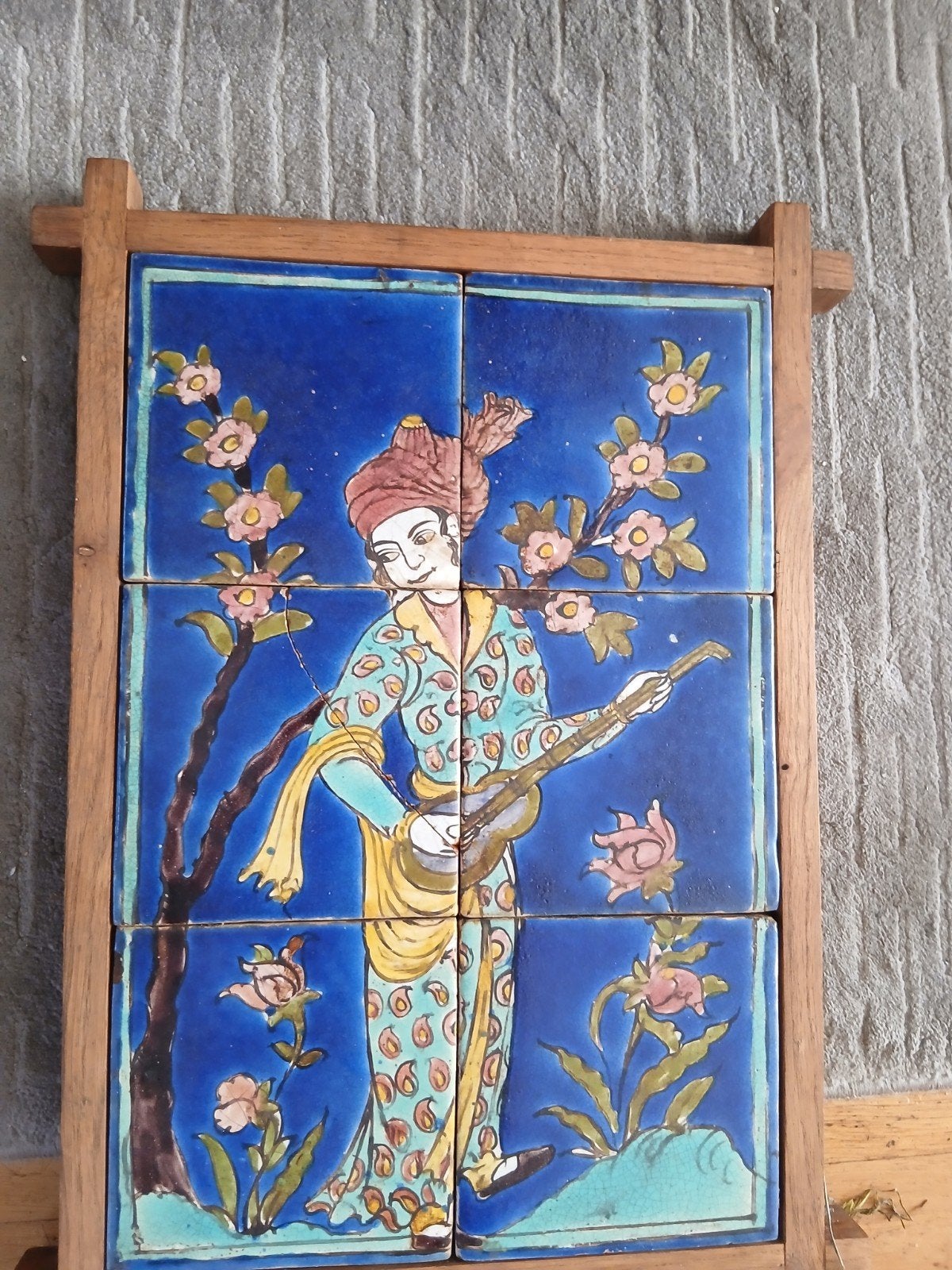 Perzisch tegeltableau Qajar ? tegeltableau vrouw met luit, Antiek en Kunst, Antiek | Wandborden en Tegels, Ophalen of Verzenden