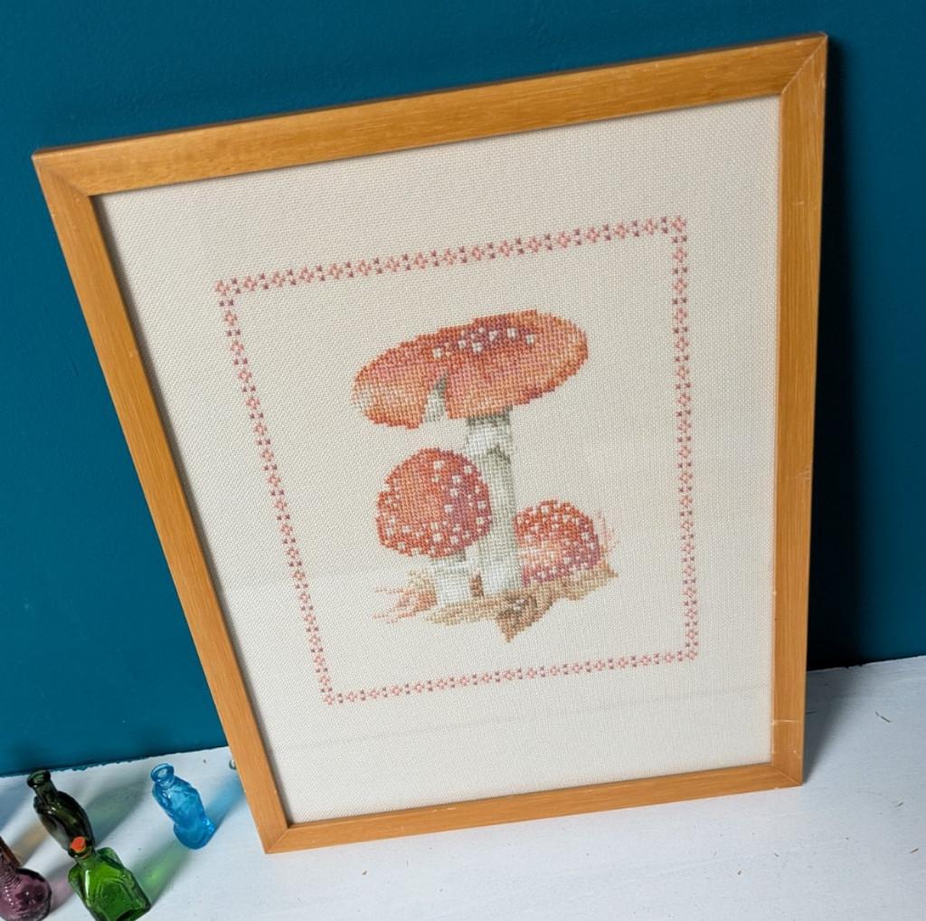 Vintage geborduurd schilderij van vliegenzwammen paddenstoel, Minder dan 50 cm, Ophalen of Verzenden, Zo goed als nieuw, Schilderij