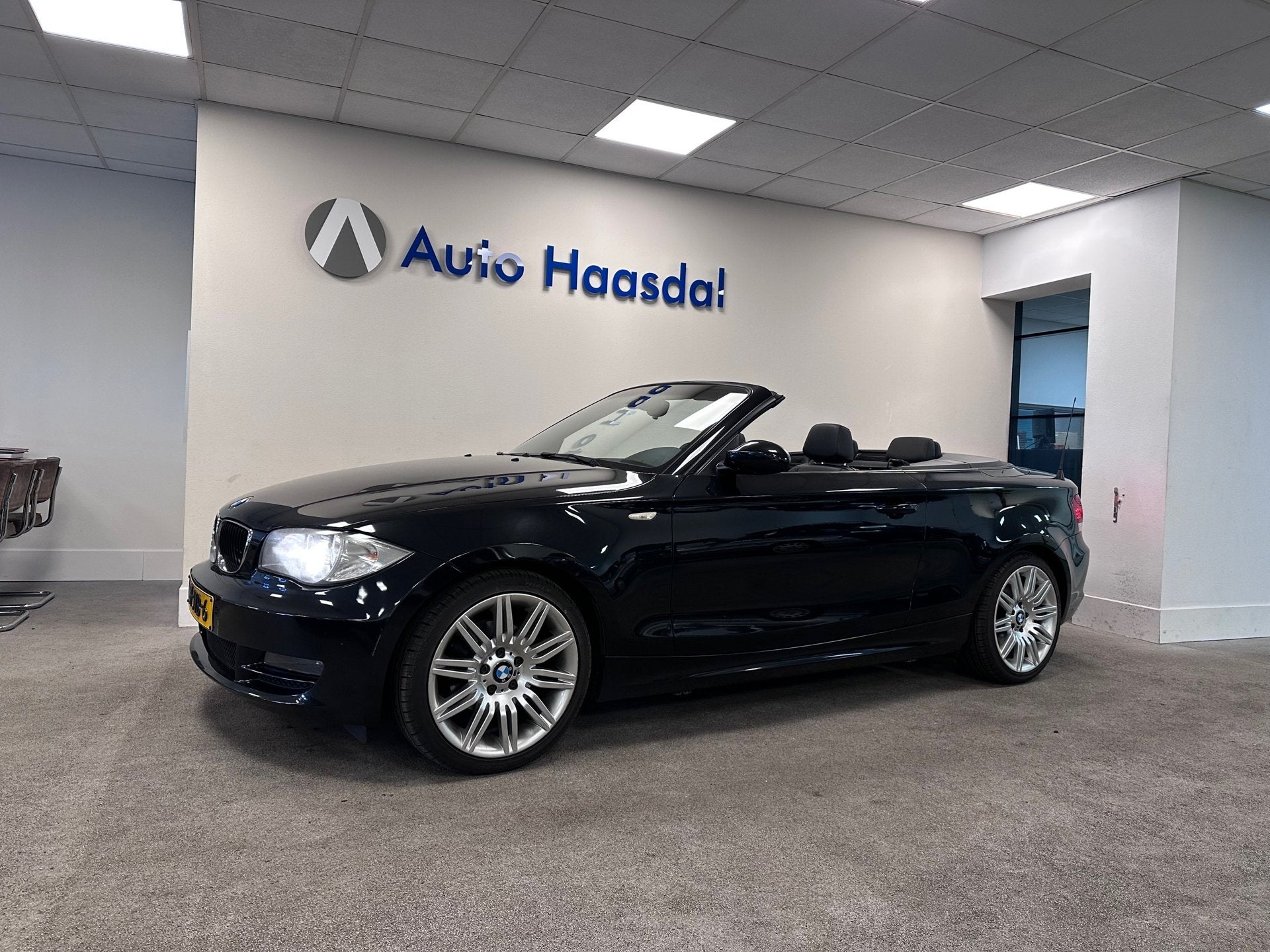BMW 1-serie Cabrio 118i High Executive|1e EIG|ZEER GOEDE STA, Auto's, 1-Serie, Achterwielaandrijving, Zwart, Cabriolet
