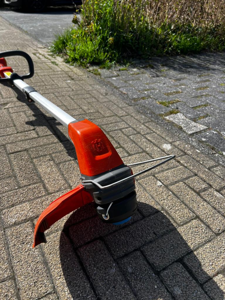 Husqvarna accutrimmer 115iL body, Tuin en Terras, Ophalen, Gebruikt, Accu