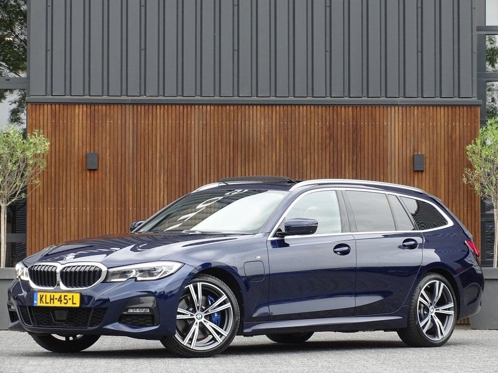 BMW 3 Serie Touring 330e 292PK M-sport Individual / Laser /, Auto's, BMW, Automaat, 1998 cc, Gebruikt, Euro 6