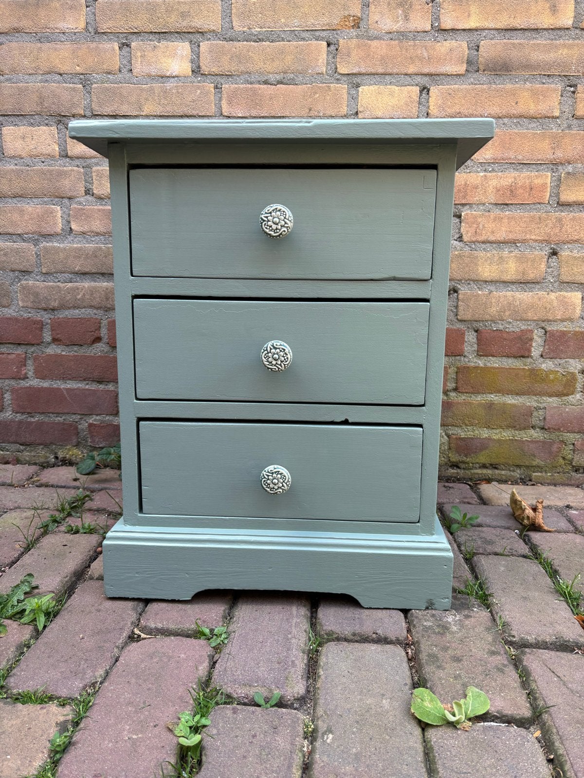 Opgeknapt 3-ladekastje - Groen (mat), Ophalen, Minder dan 50 cm, Gebruikt, Brocante/landelijk/romantisch