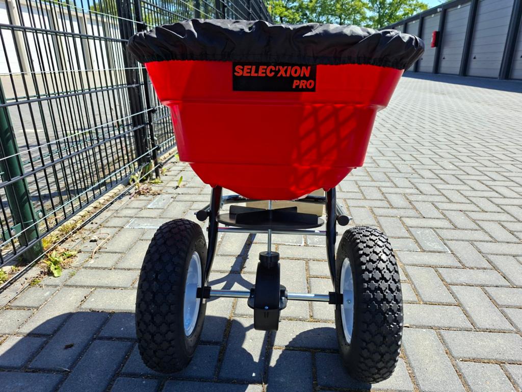 Getrokken strooiwagen, Ophalen, Nieuw