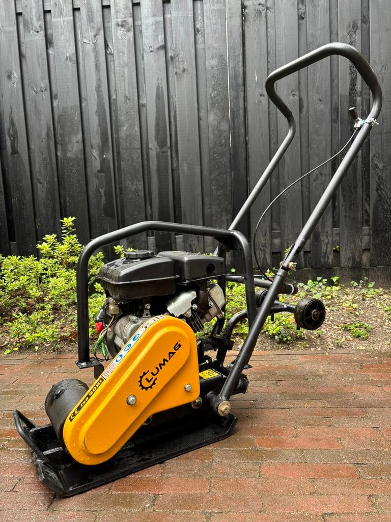 Trilplaat Lumag VP60 te huur, €20,-/dag, Ophalen, Gebruikt, Beton, Overige typen