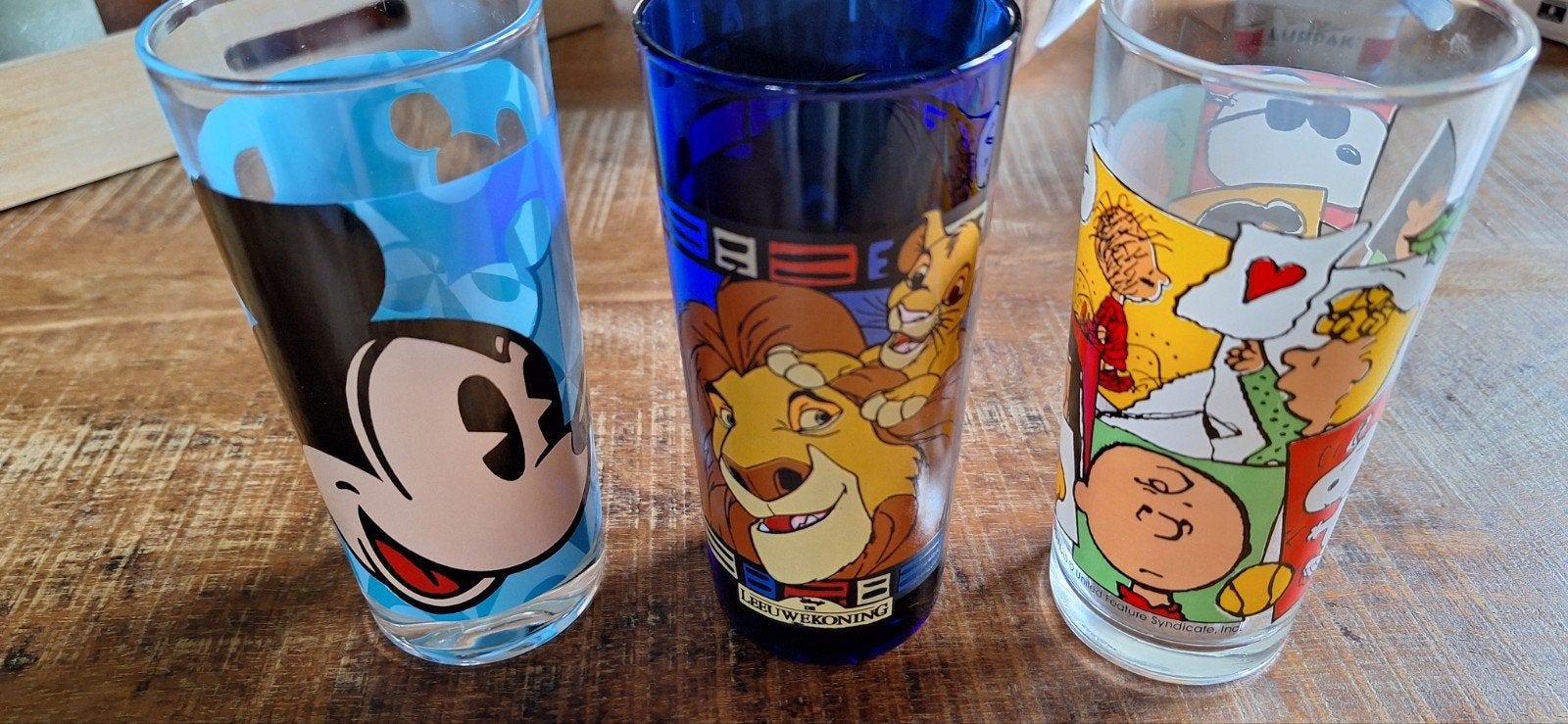 3 glazen, onbeschadigd. Disney, Lion king, Snoopy, Ophalen of Verzenden