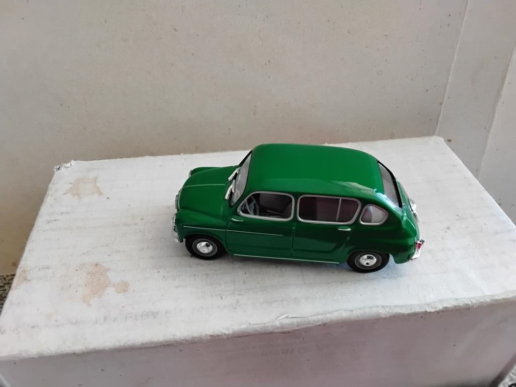 SOLIDO   SEAT   800   1964   SCHAAL 1:43, Ophalen of Verzenden, Poppenhuis
