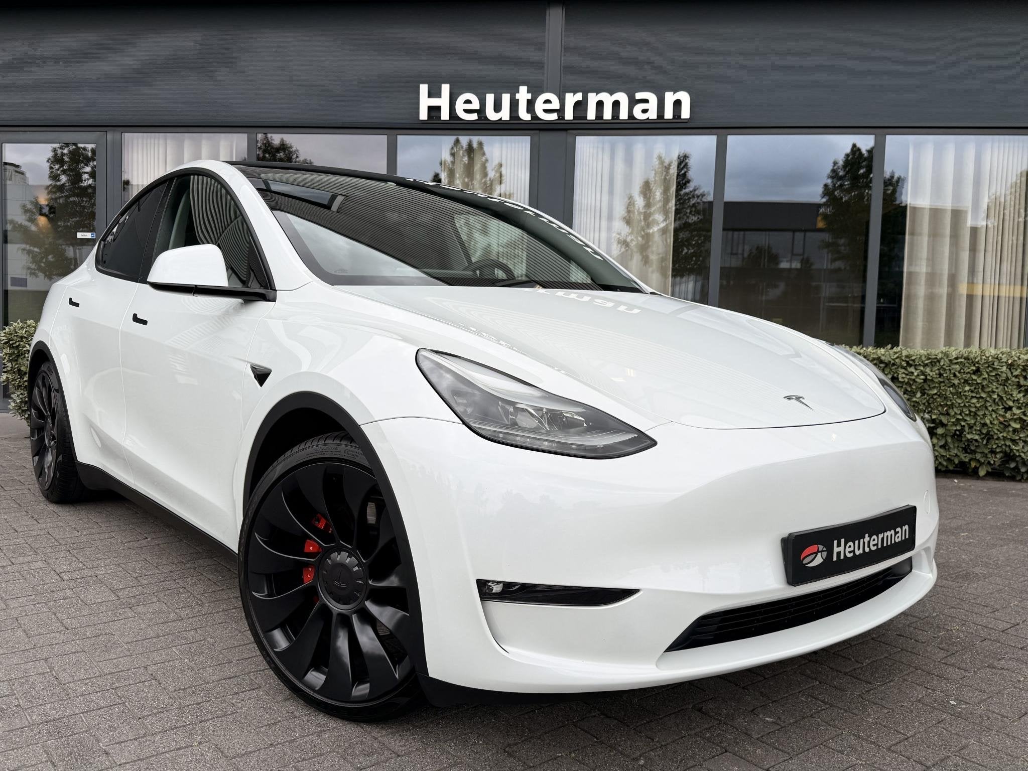 Tesla Model Y Performance AWD/Pano/Trekhaak/95%SOH