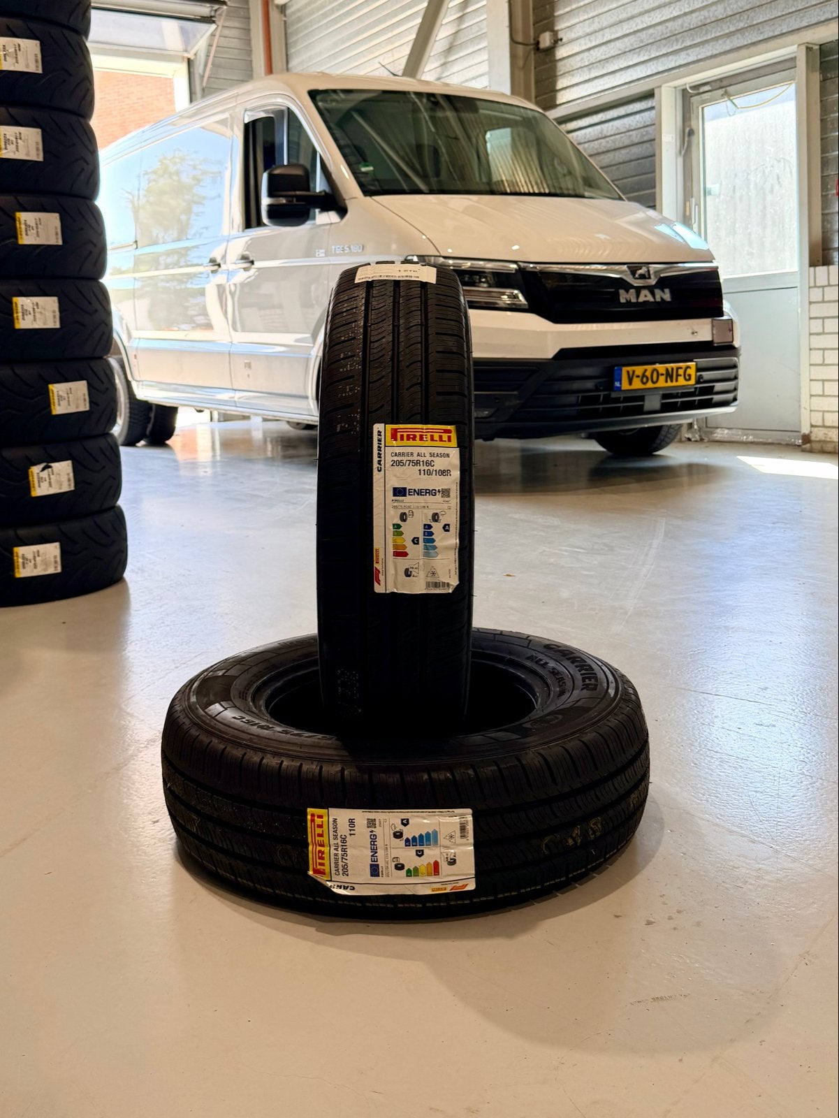 Pirelli Carrier All Season 205/75 R16 3PMSF Crafter/Sprinter, Auto-onderdelen, Banden en Velgen, Ophalen, Viale Piero e Alberto Pirelli 25, 20126 Milaan, Italië