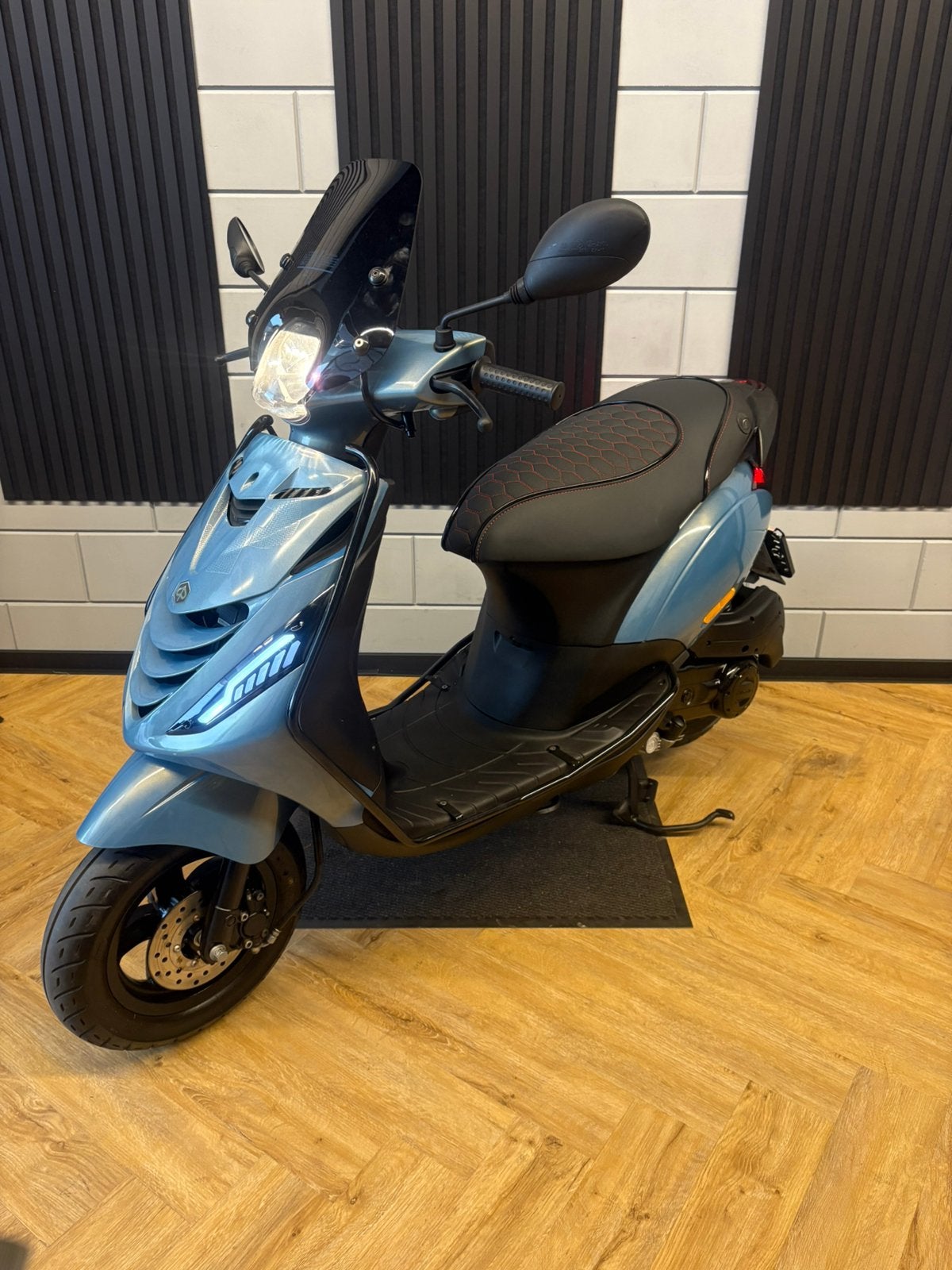 PIAGGIO ZIP 4T 3V SNOR/BROM 2023 BLUE GREY GOLD 1664 KM!!, Piaggio, Ophalen of Verzenden, Zo goed als nieuw, Benzine
