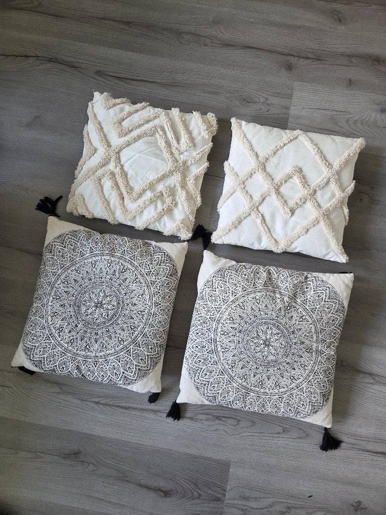 Vier kussentjes, Ophalen, Zo goed als nieuw, Beige, Vierkant