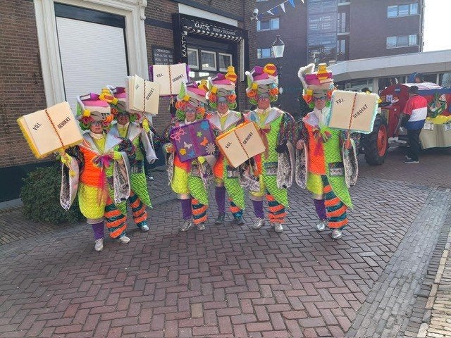 Leuke kleurrijke carnavalsgroep, Ophalen, Gebruikt