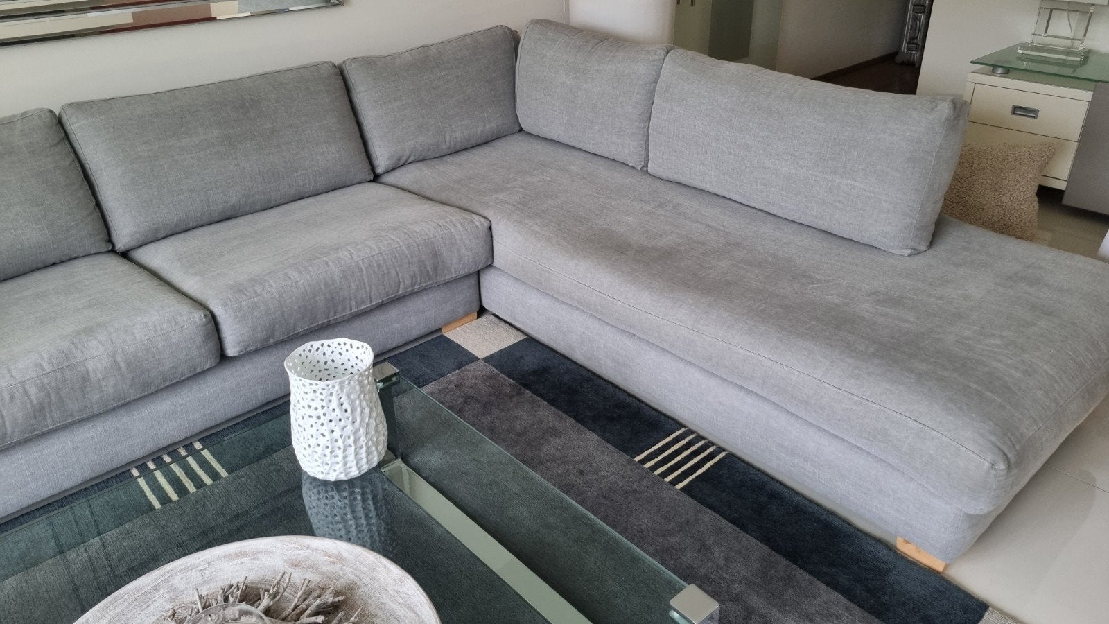 Grijze hoekbank met bijpassend vloerkleed, Ophalen, 250 tot 300 cm, Hoekbank, Zo goed als nieuw