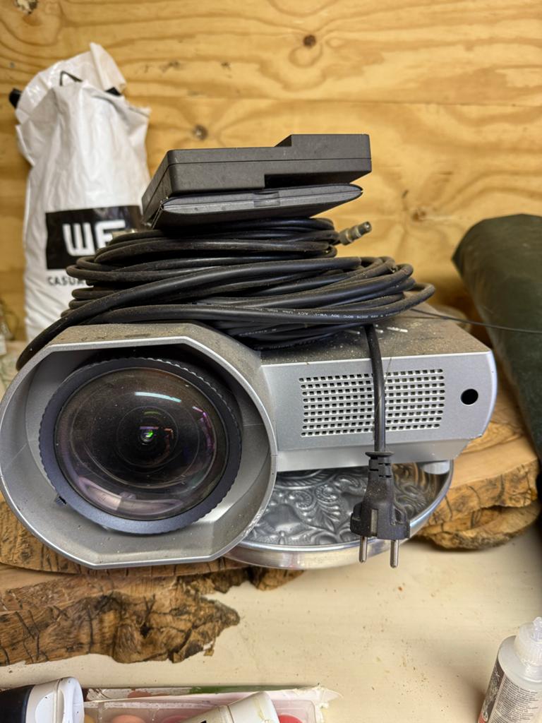 Gratis projector, mogelijk voor onderdelen of restauratie, Audio, Tv en Foto, Beamers, Ophalen, Niet werkend, Overige technologieën