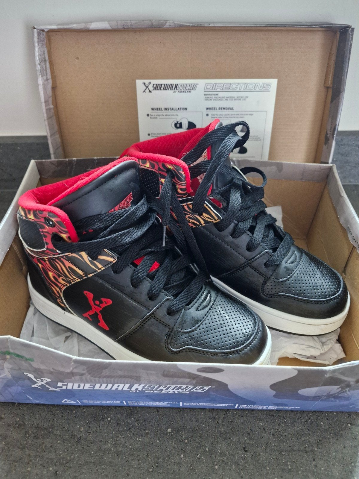 Heelys rolschoenen maat 35 - Zwart met rode vlammen, Ophalen of Verzenden, Zo goed als nieuw, Kinderen