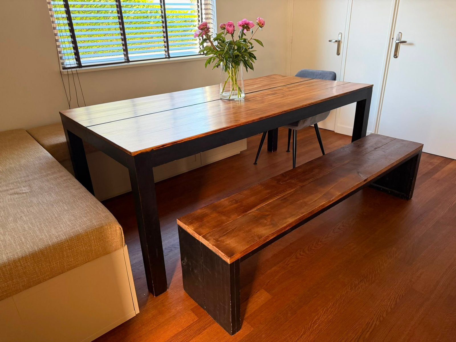 Massief houten eettafel met houten bankje, Huis en Inrichting, Tafels | Eettafels, Ophalen, 50 tot 100 cm, Zo goed als nieuw, 150 tot 200 cm