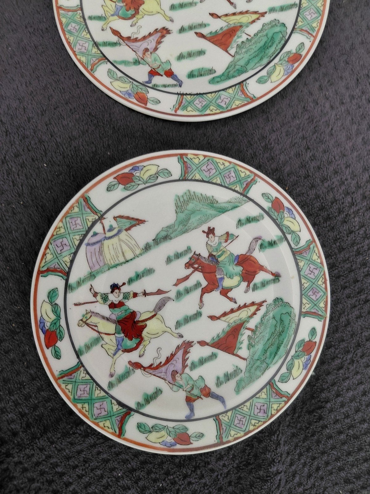 Set van 6 puntgave Chinese borden met krijgers te paard, Antiek en Kunst, Ophalen of Verzenden