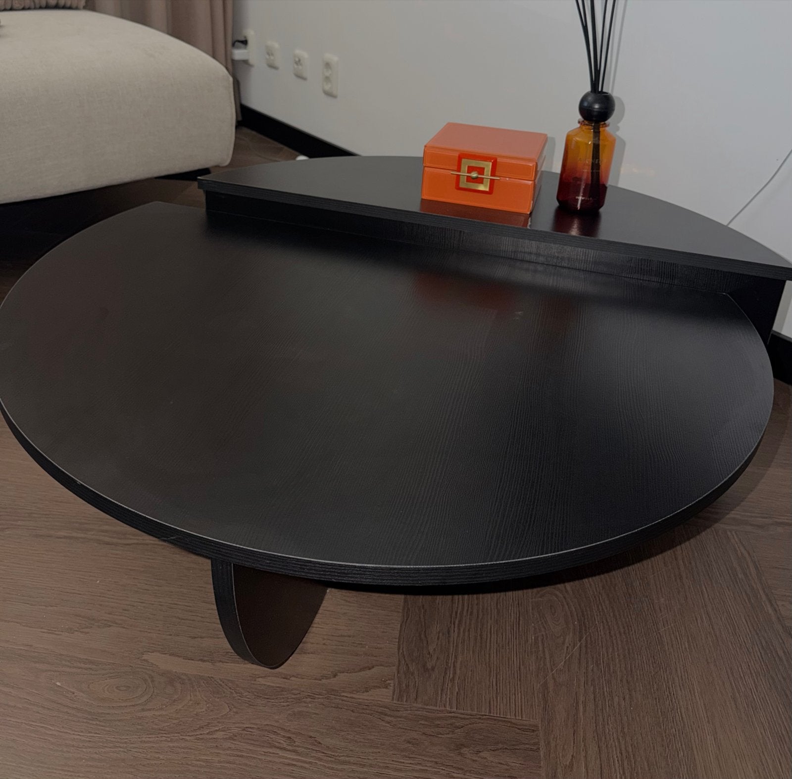 Moderne Zwarte Salontafel, Ophalen, 100 tot 150 cm, Rond, Modern asymmetrisch