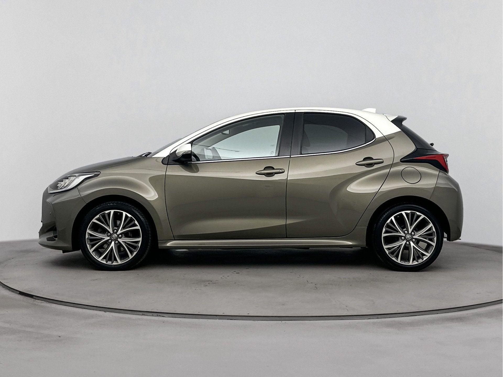 Toyota Yaris 1.5 VVT-i Executive | Parkeersensoren V+A | Dod, Voorwielaandrijving, 12 maanden, 125 pk, Gebruikt