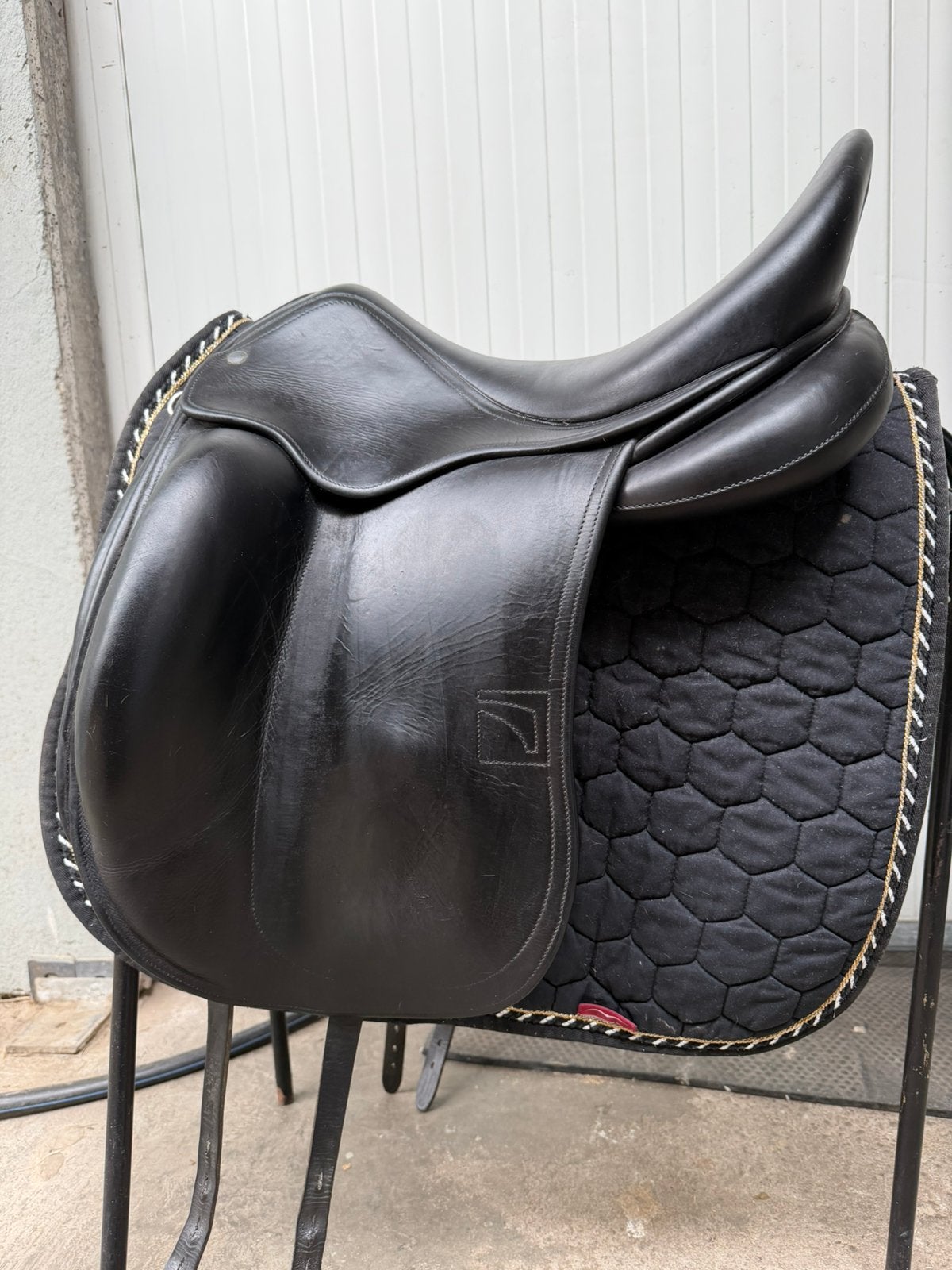 In zeer goede staat, Luc childeric dressuurzadel, Dieren en Toebehoren, Paarden en Pony's | Zadels, Ophalen, Zo goed als nieuw