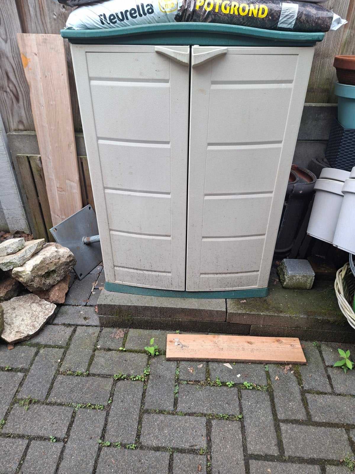 Kunststof buitenkast met planken - Ideaal voor tuin, Ophalen, Gebruikt, Kunststof, Overige typen