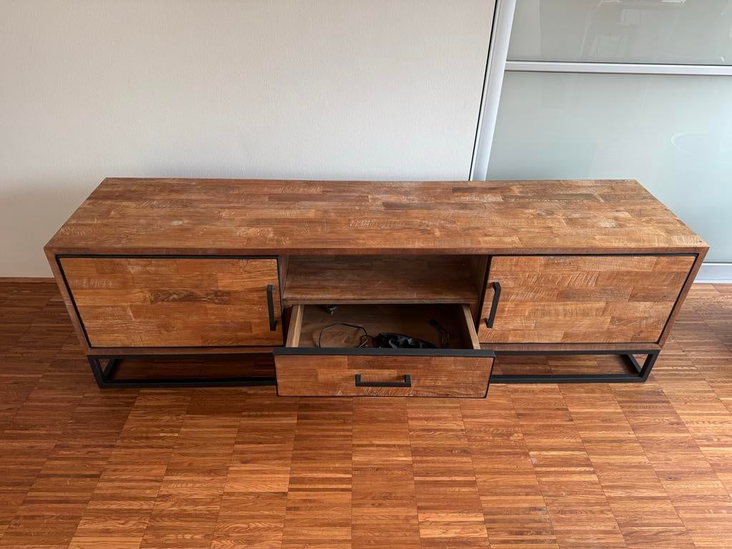 Robuust houten dressoir met metalen frame, Huis en Inrichting, Kasten | Televisiemeubels, Ophalen, 150 tot 200 cm, Zo goed als nieuw