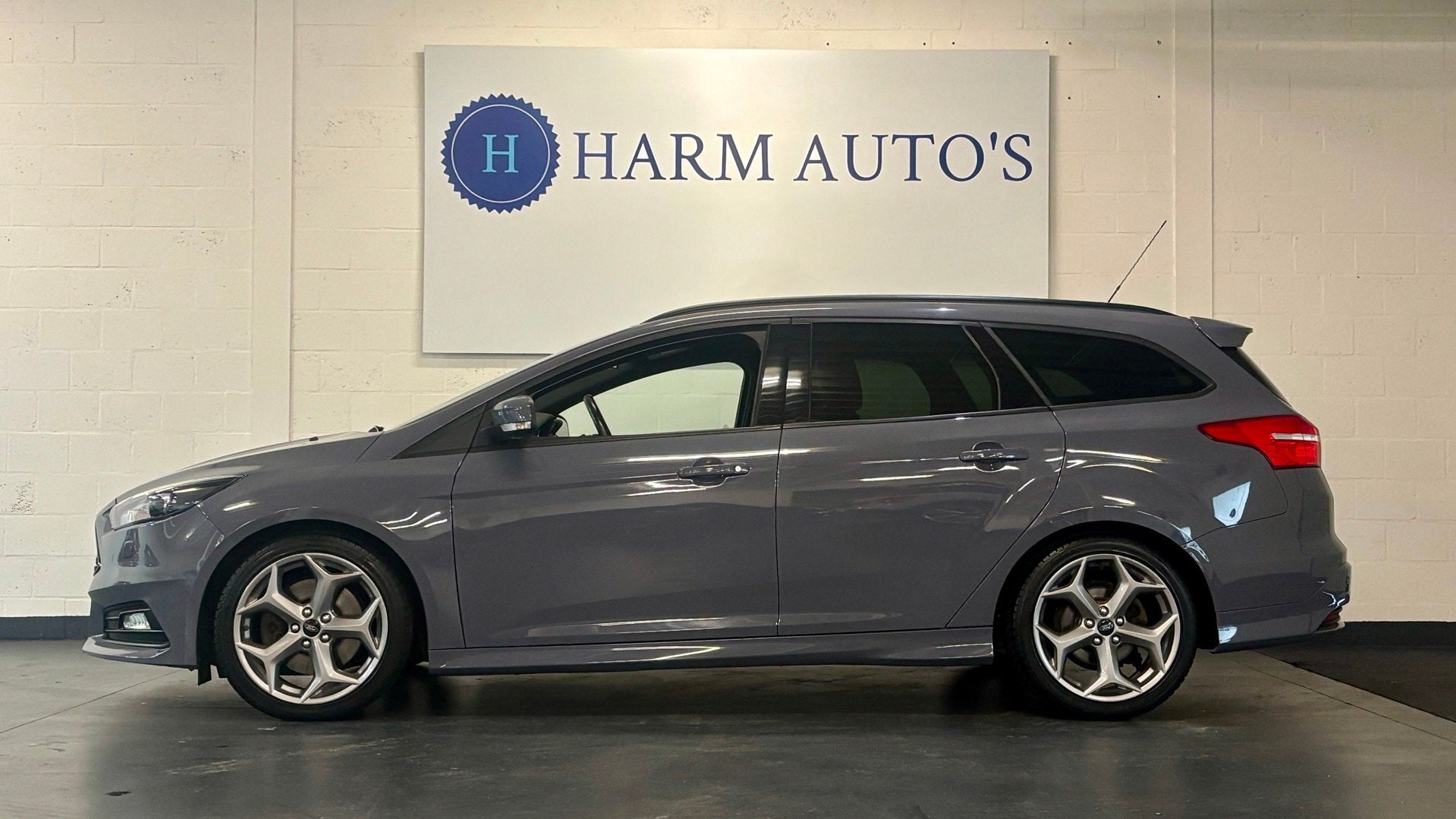 Ford Focus Wagon 2.0 ST-3 250pk Volleder / Xenon / PDC / EL., Auto's, 15 km/l, Gebruikt, Zwart, 4 cilinders