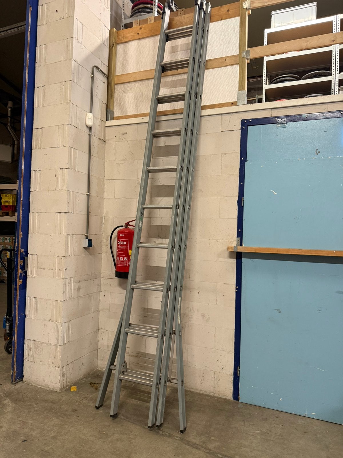 2x Dirks ladder 3x10. 35cm opstap, Ophalen, Zo goed als nieuw, 4 meter of meer