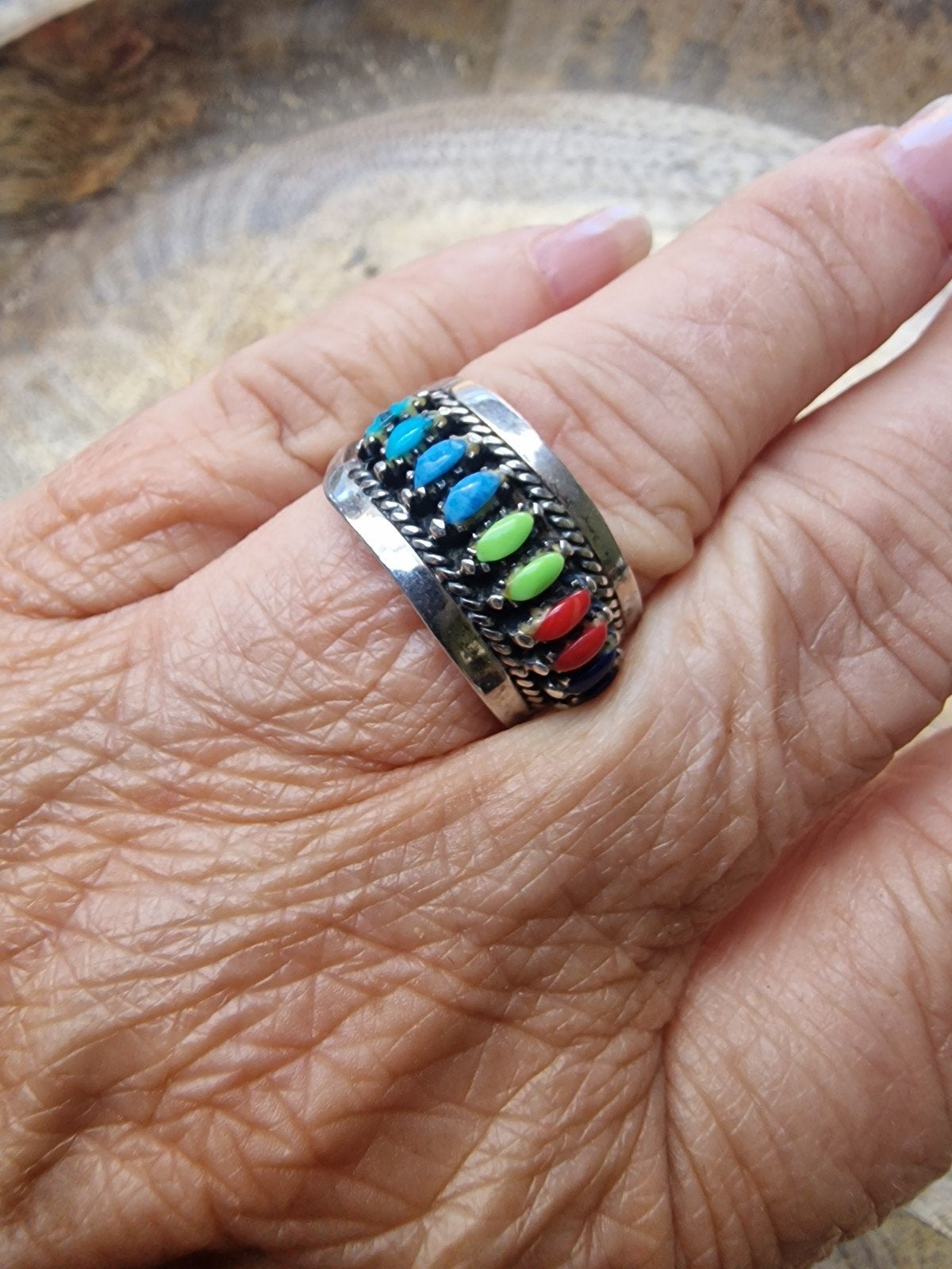 Zuni zilveren needlepoint ring met kleurrijke edelstenen, Gebruikt, Ophalen of Verzenden, 17 tot 18, Met edelsteen
