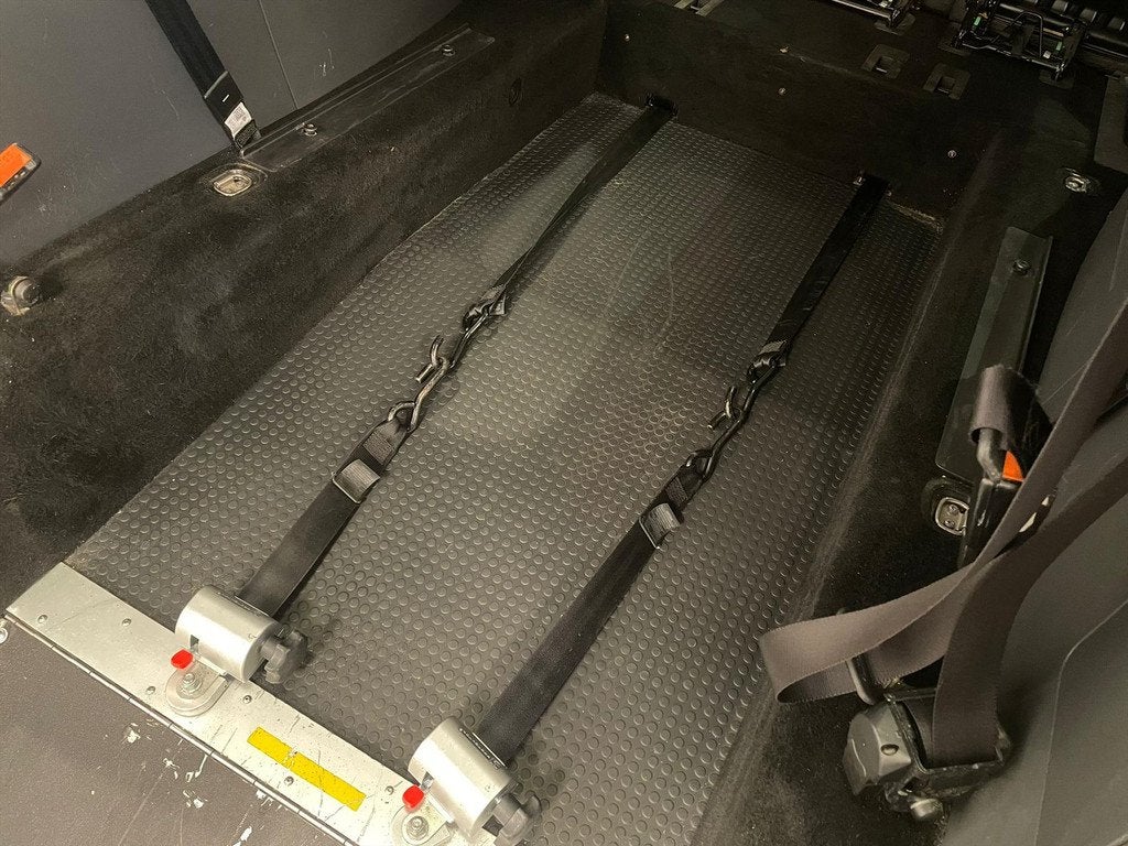Volkswagen Caddy Maxi Rolstoelauto 5+1, Auto's, Voorwielaandrijving, Gebruikt, Zwart, Origineel Nederlands