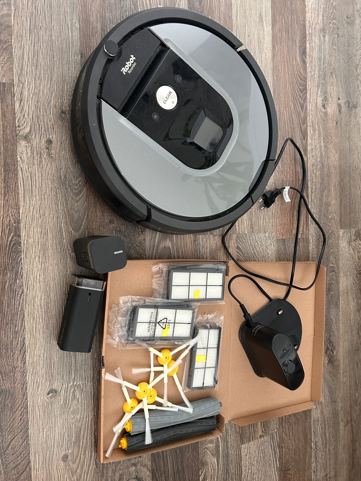 iRobot Roomba robotstofzuiger met accessoires, Witgoed en Apparatuur, Stofzuigers, Ophalen of Verzenden, Zo goed als nieuw, Robotstofzuiger