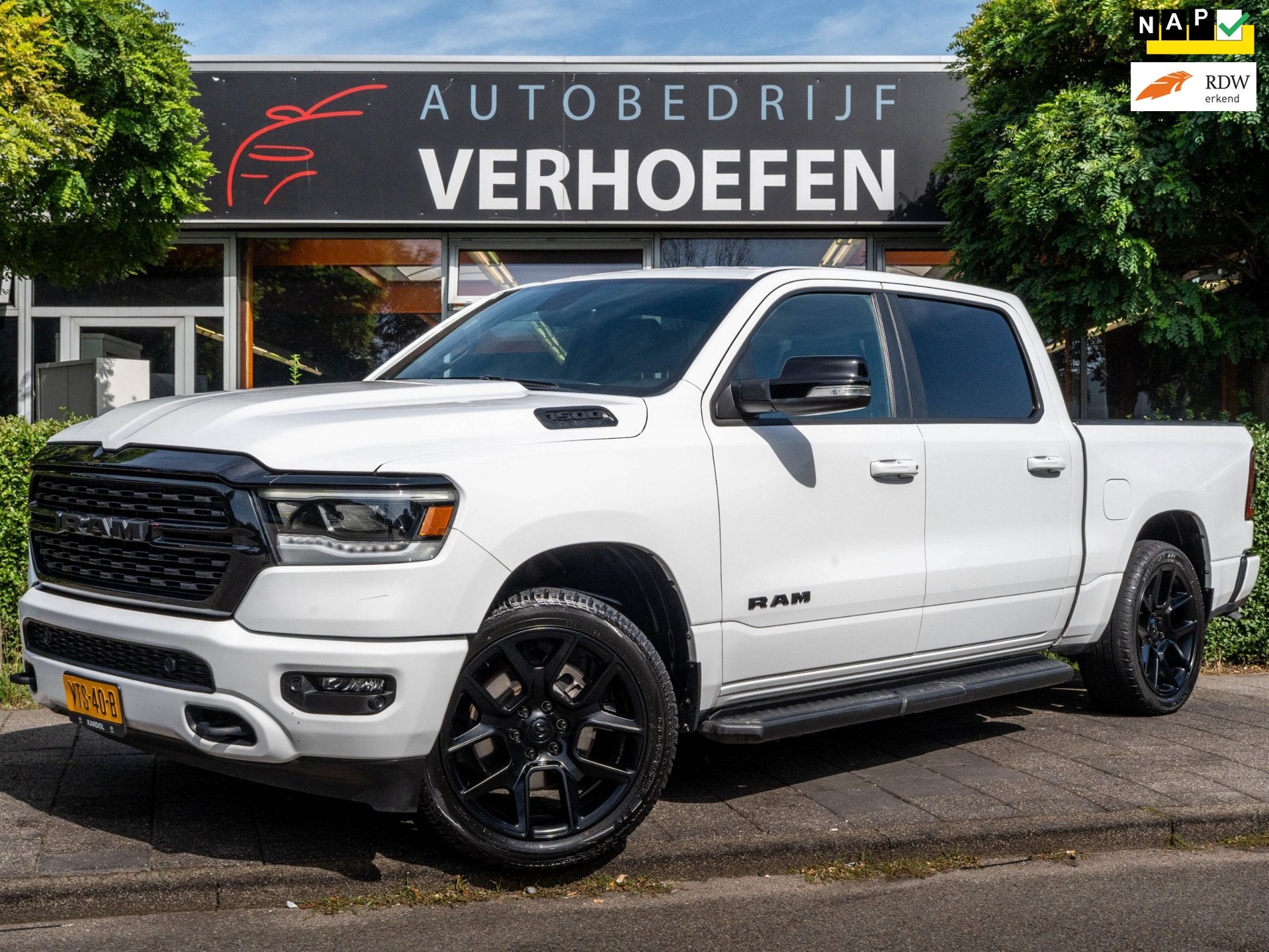Dodge Ram 1500 5.7 V8 4x4 Crew Cab Big Horn - PARKEER CAMERA, Auto's, Automaat, 5654 cc, Wit, Bedrijf
