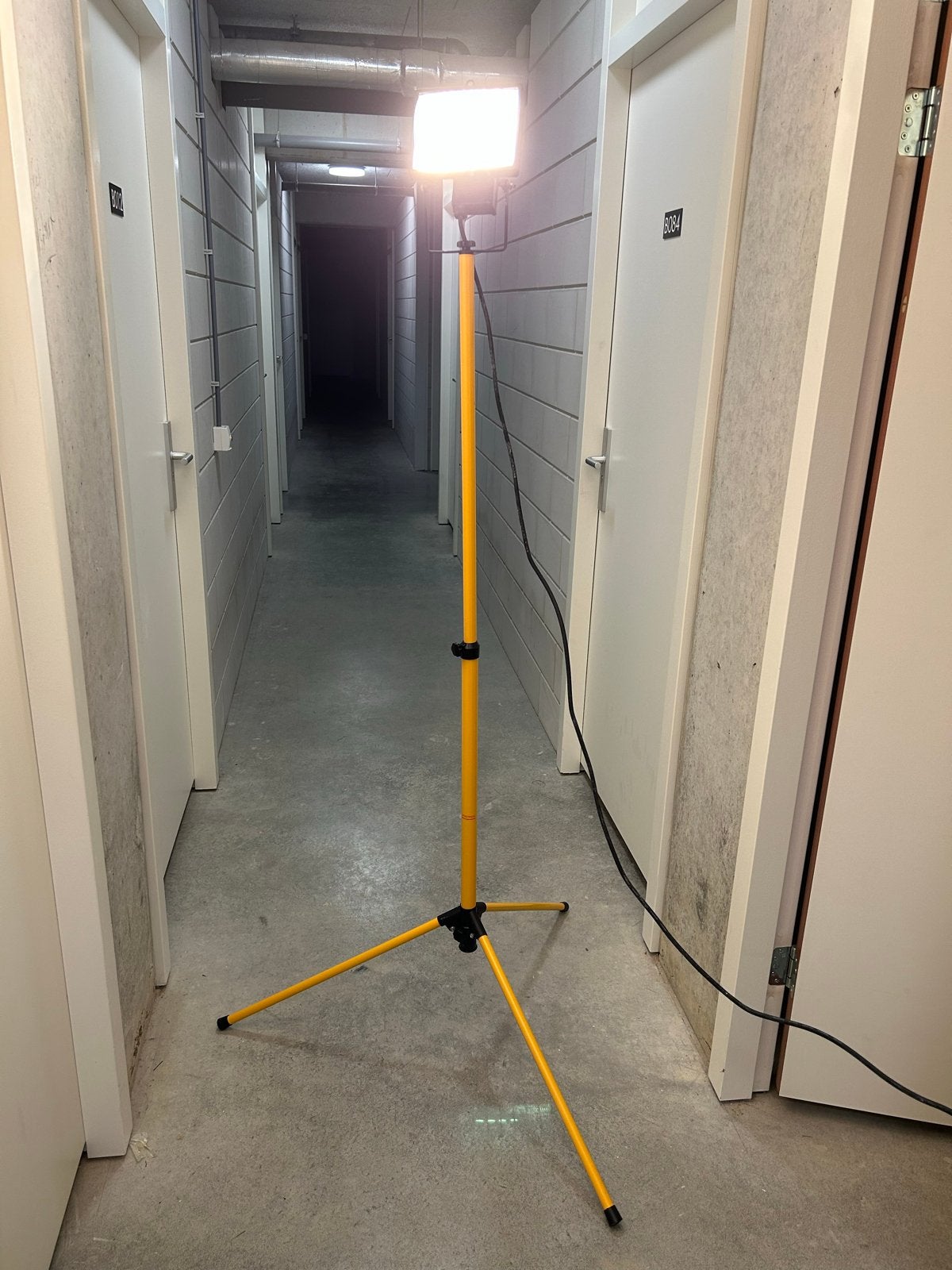 Halogeen bouwlamp op statief, Doe-het-zelf en Verbouw, Bouwverlichting, Ophalen, Gebruikt, Met statief, Lamp met armatuur