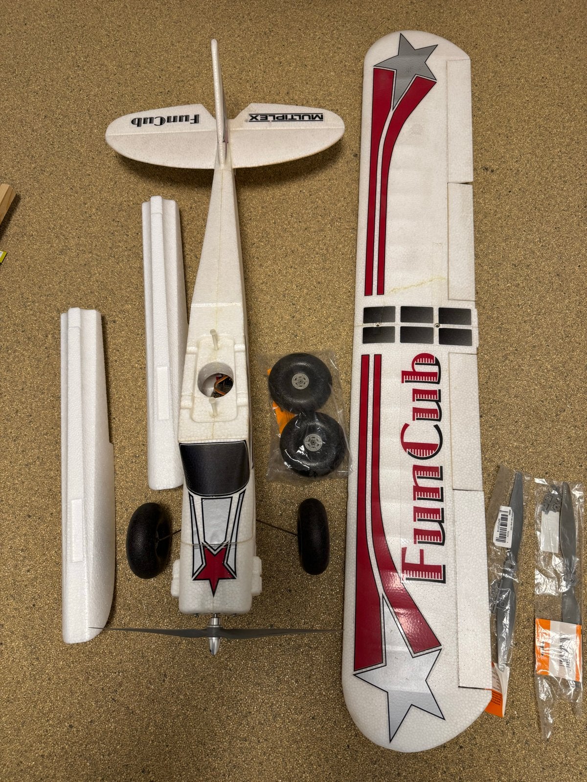 Multiplex FunCub RC Vliegtuig Compleet met Extra Onderdelen, Gebruikt, Groter dan 1:72, Vliegtuig, Ophalen