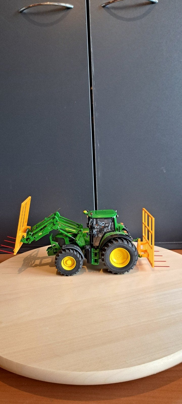 Set gele zelfbouw balenvorken Wiking, Hobby en Vrije tijd, Modelauto's | 1:32, Ophalen of Verzenden, Nieuw, Tractor of Landbouw