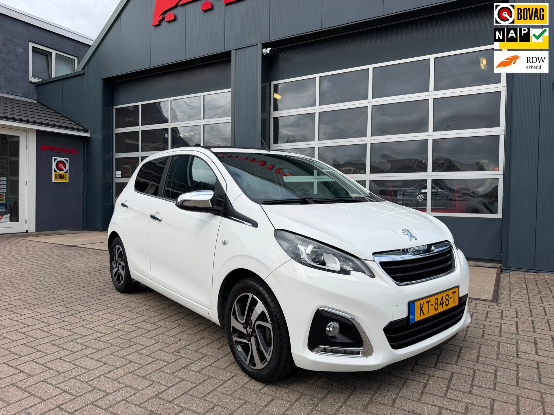 Peugeot 108 1.0 e-VTi Allure TOP! / DAB / CARPLAY / NL Auto, Auto's, Stof, Gebruikt, Euro 6, 4 stoelen