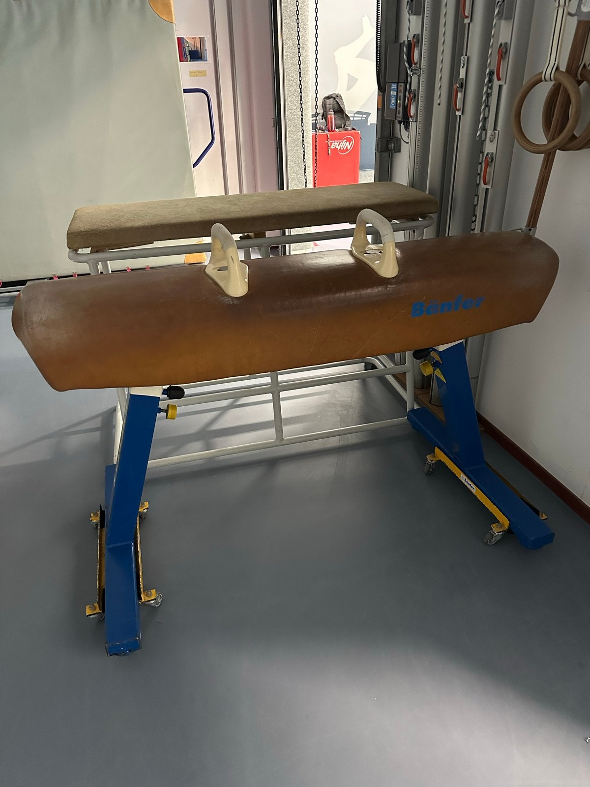 Turnpaard met beugels  - Bänfer voltigepaard, Ophalen, Gebruikt, Bruin, Materiaal