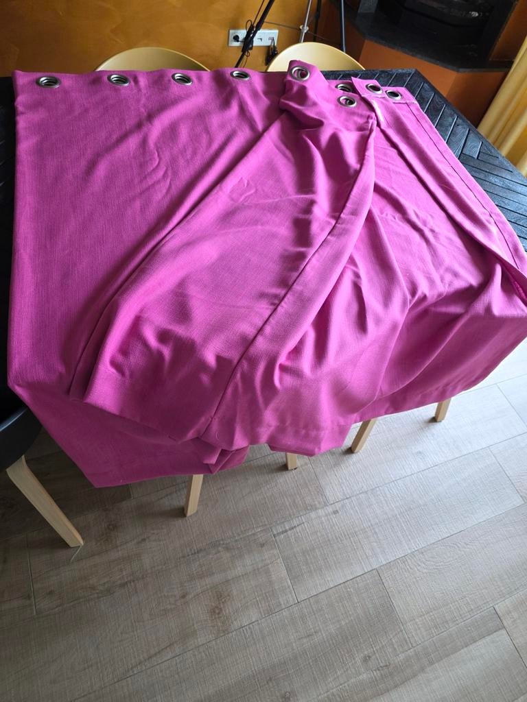 Levendige Fuchsia Gordijnen met Ringen - 2 Stuks, Ophalen of Verzenden, Zo goed als nieuw, 150 tot 200 cm, Modern, Levendig