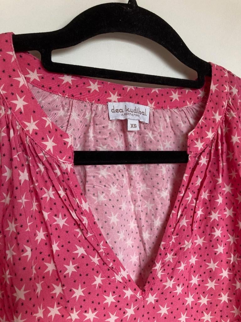 Dea Kudibal roze blouse met sterretjes maat xs, Kleding | Dames, Blouses en Tunieken, Customerservice@deakudibal.com., Zo goed als nieuw