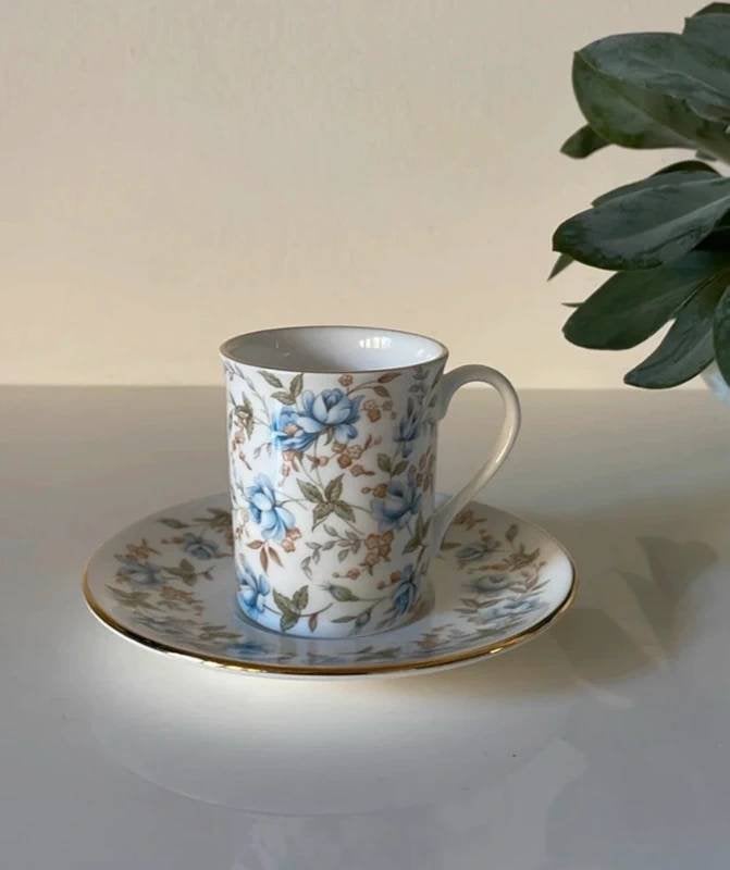 Royal Albert Blue Gown kop en schotel, Ophalen of Verzenden, Zo goed als nieuw, Overige stijlen, Kop(pen) en/of Schotel(s)