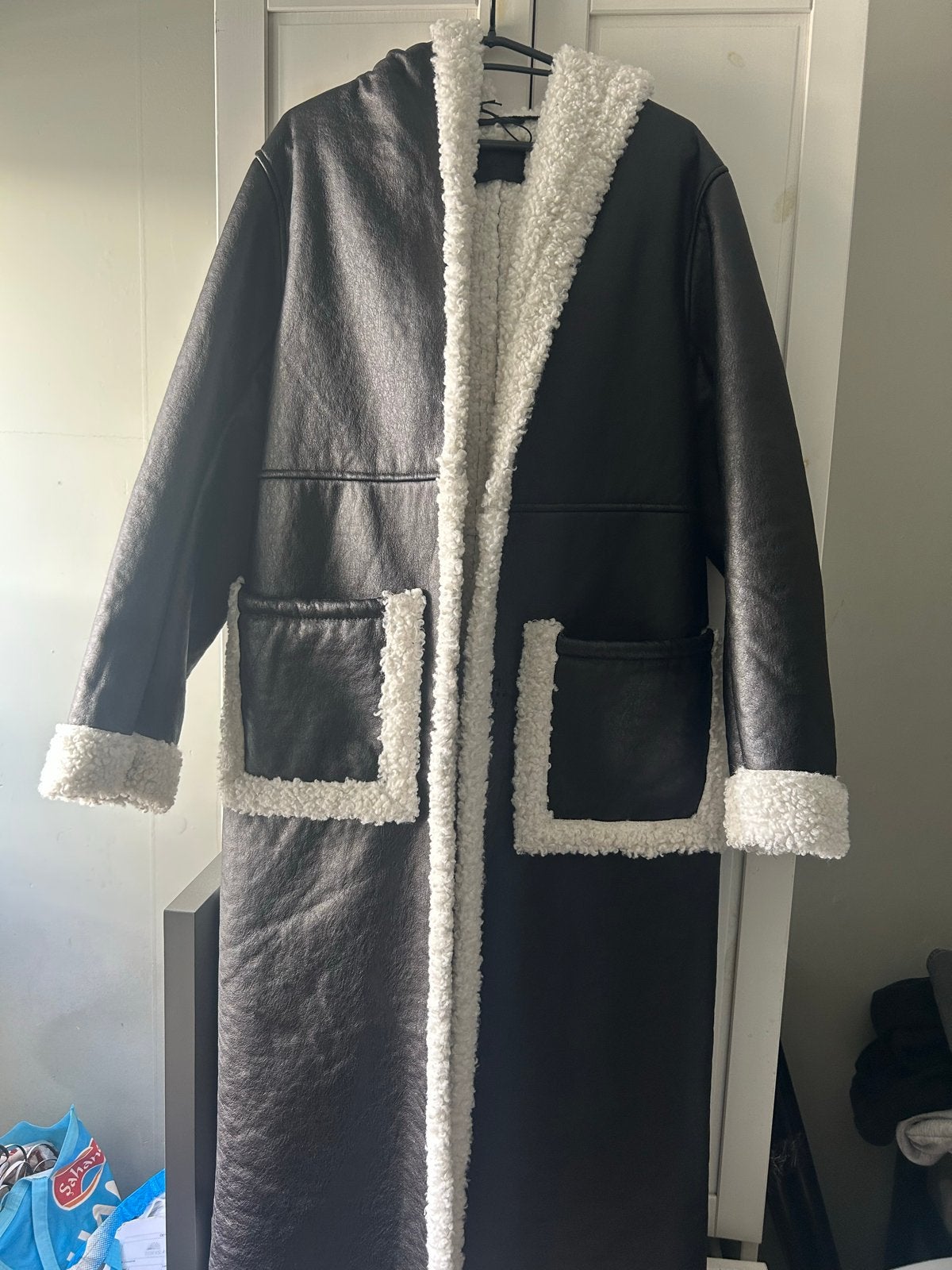 Lange zwarte winterjas met teddy voering in maat xs/s, Ophalen, Zo goed als nieuw, Maat 36 (S), Zwart